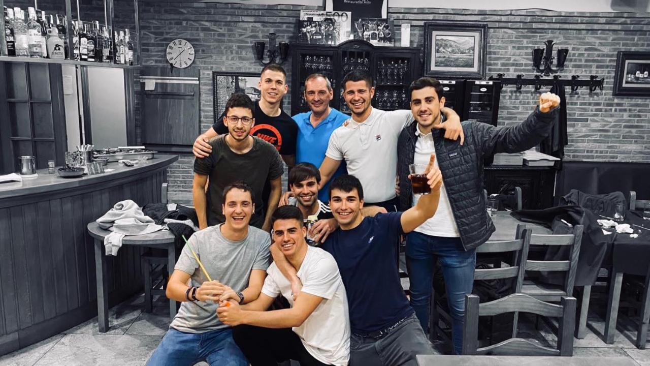 Hostal Ardoi Zizur Mayor Екстериор снимка