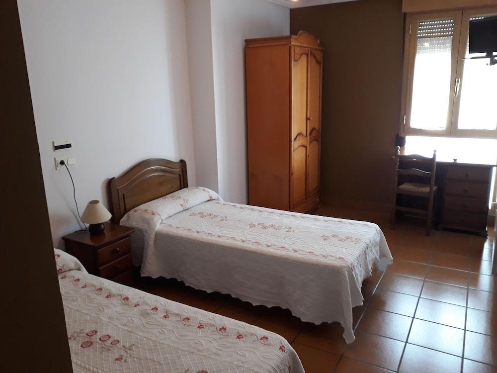Hostal Ardoi Zizur Mayor Екстериор снимка